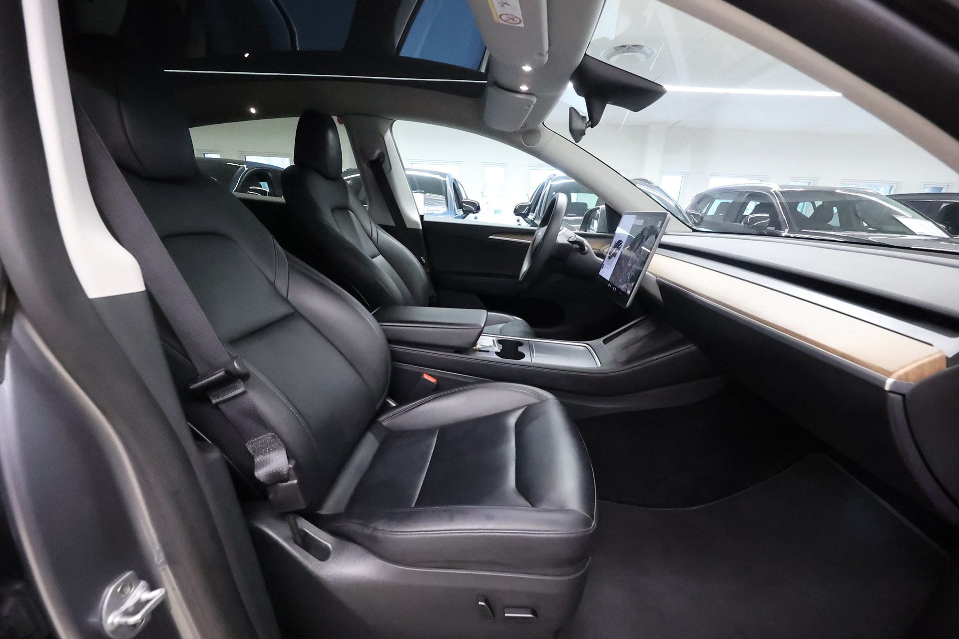 Tesla Model Y Long Range AWD 514hk Pano Navi Läder