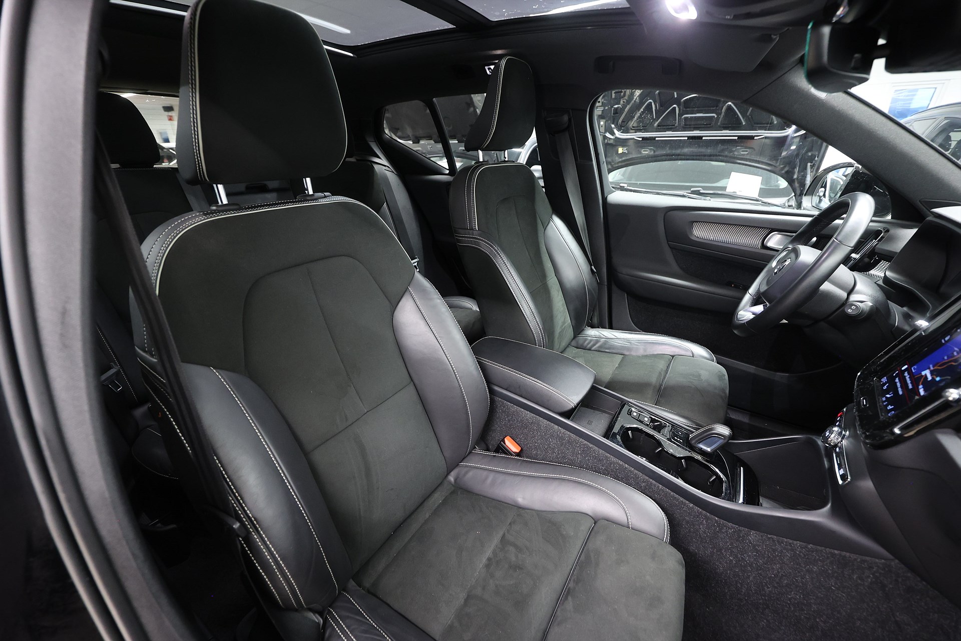 Volvo XC40 Recharge T4 211hk R-Design H/K Pano