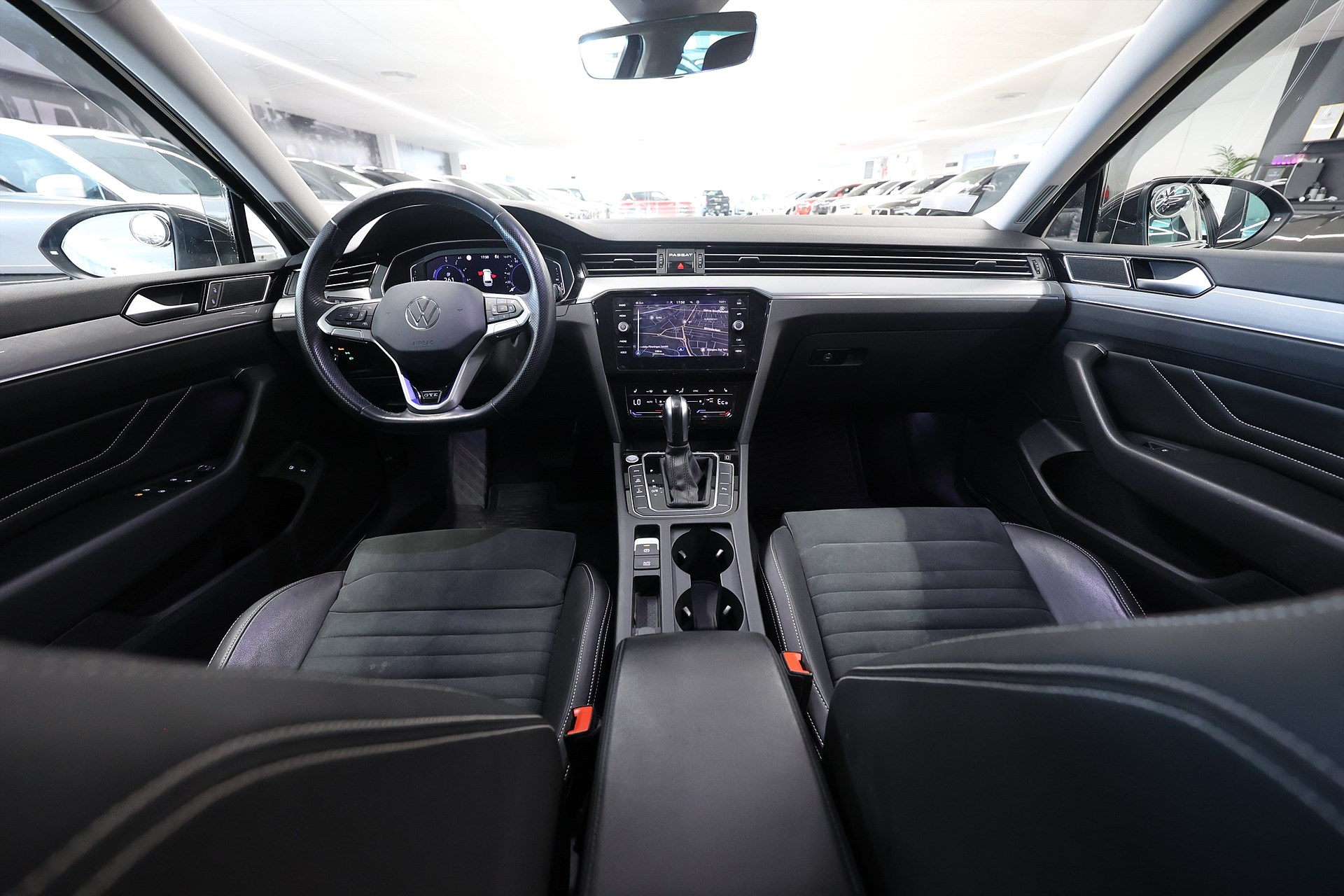 Volkswagen Passat SC GTE 218hk Executive Alcantara Drag B-Kamera