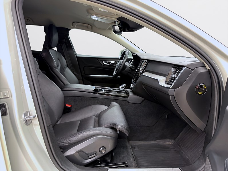 Volvo V60 Recharge T6 AWD 350hk Inscription Läder B-Kamera