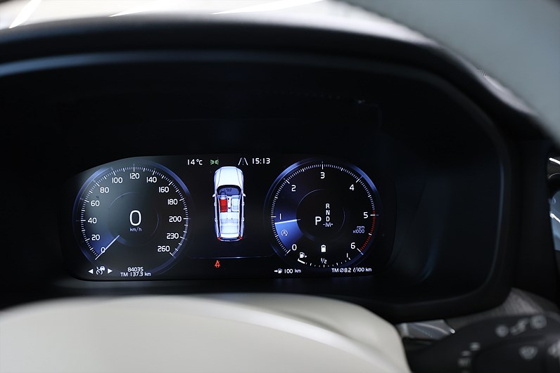 Volvo V60 Cross Country B4 Momentum H/K B-Kamera Skinn Keyless