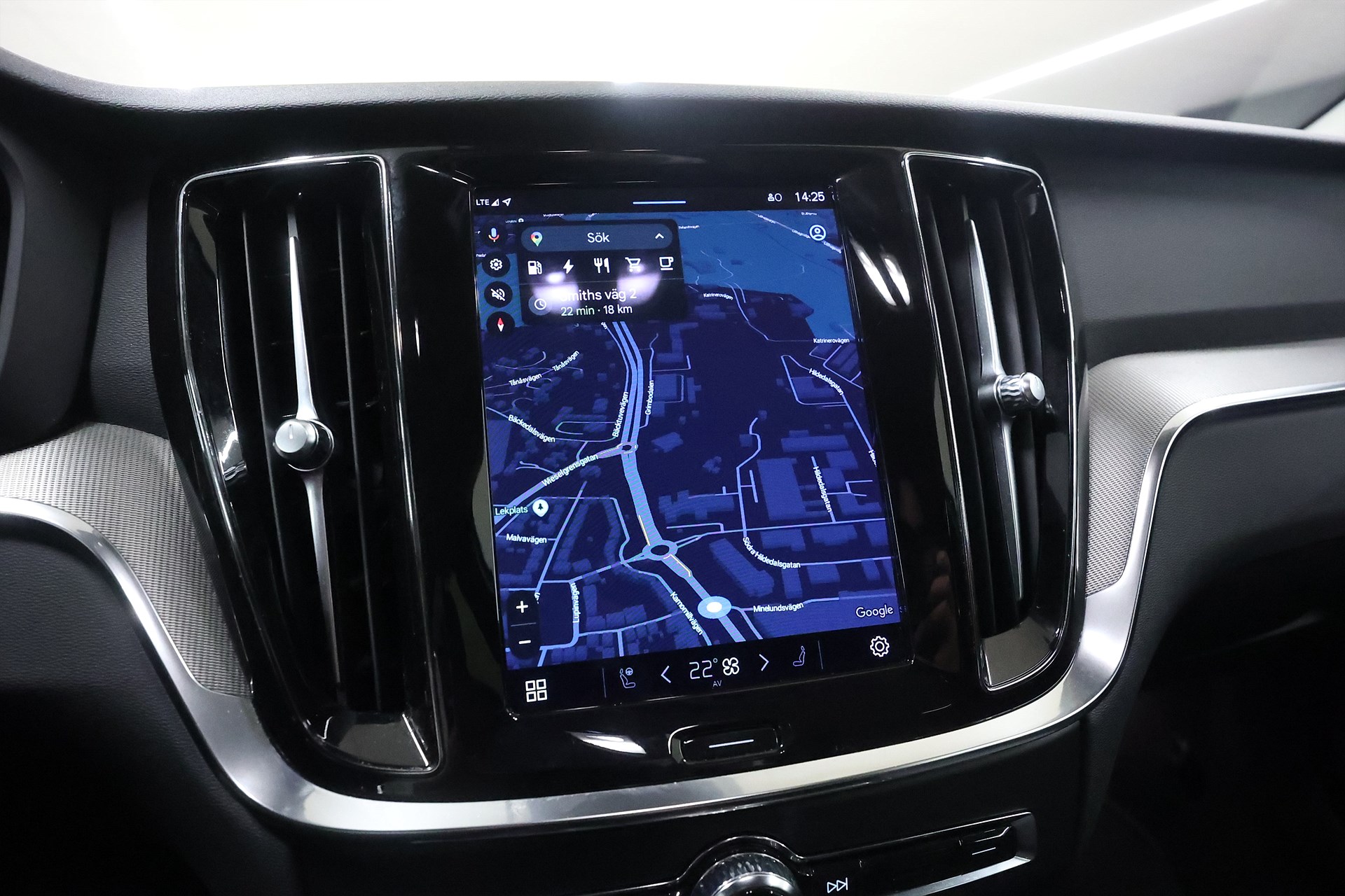 Volvo V60 Recharge T6 AWD 350hk Core H/K Läder Keyless Navi Drag