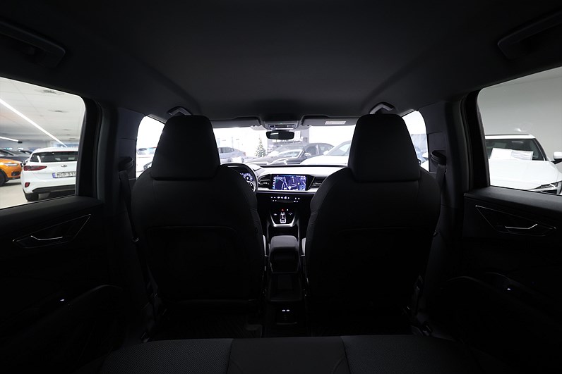 Audi Q4 40 e-tron 204hk *Hjulkampanj!* B-kamera Navi Värmare Black pkt