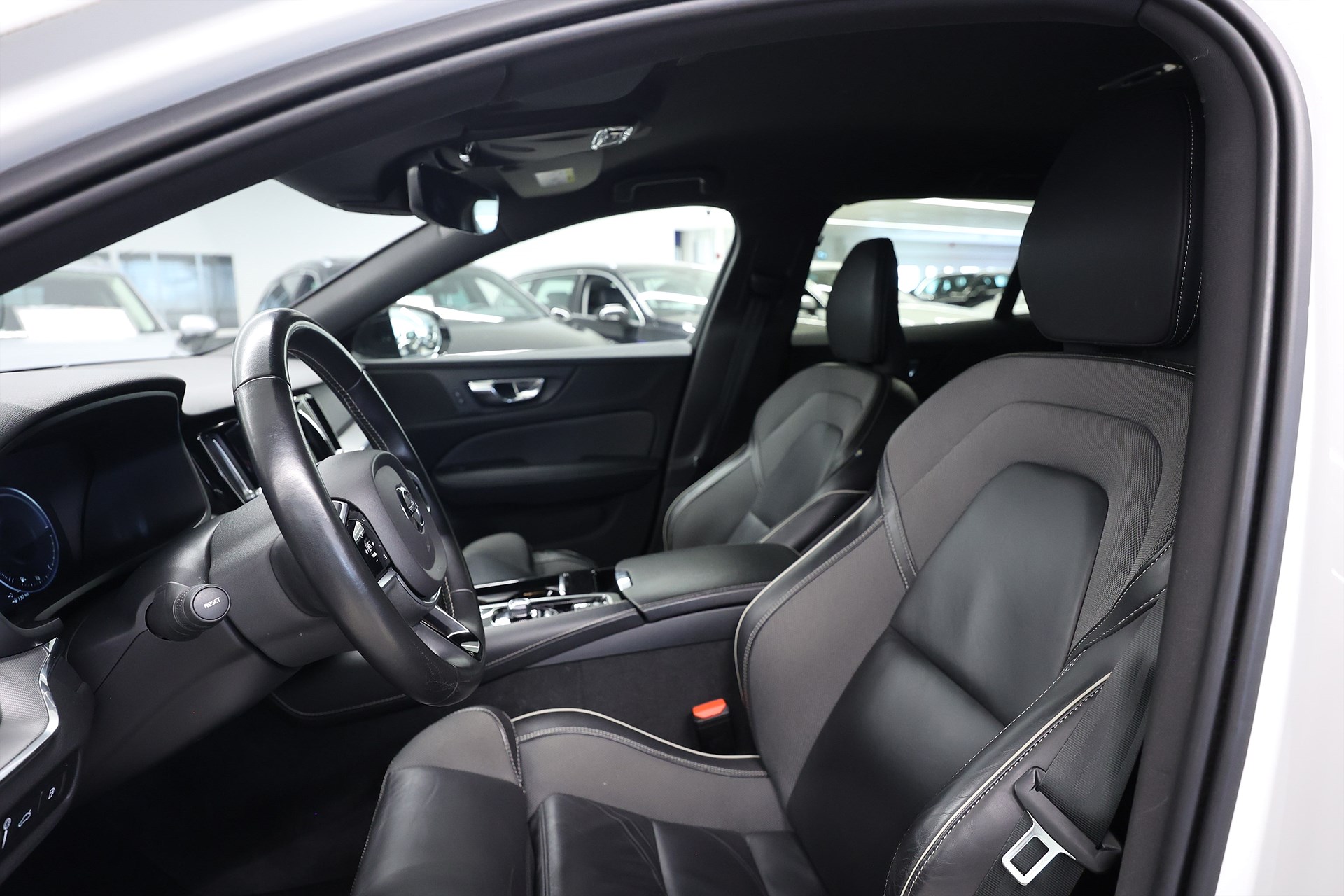 Volvo V60 T6 AWD TwEn 340hk R Design B-Kamera VOC Keyless
