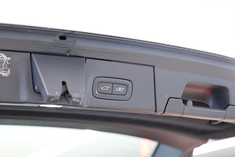 Volvo V90 Cross Country D4 AWD Momentum B-kamera Keyless MOMS