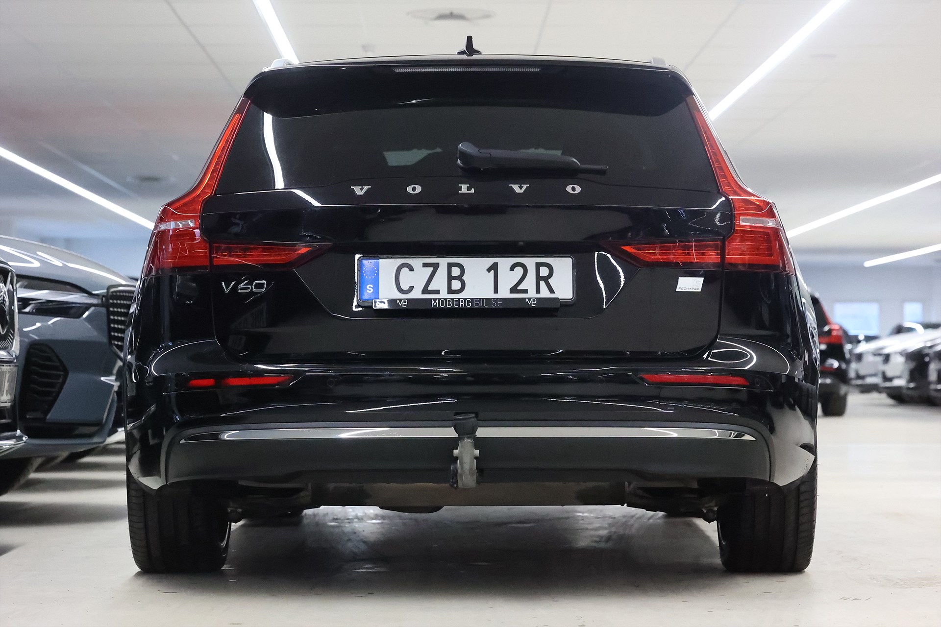 Volvo V60 Recharge T6 AWD 350hk Core H/K Läder Keyless Navi Drag