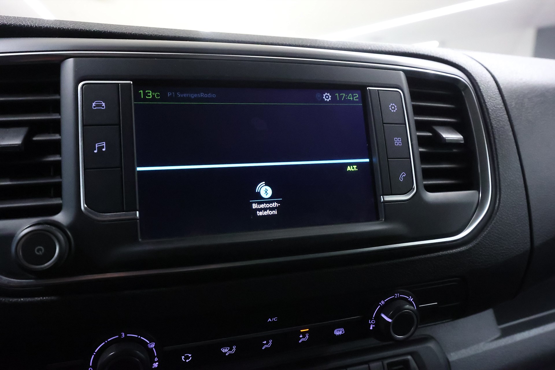 Peugeot e-Expert 75 136hk V-inrett B-kamera CarPlay MOMS