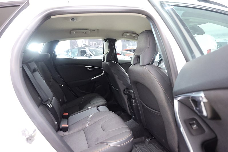 Volvo V40 Cross Country D2 115hk Momentum Värmare PDC