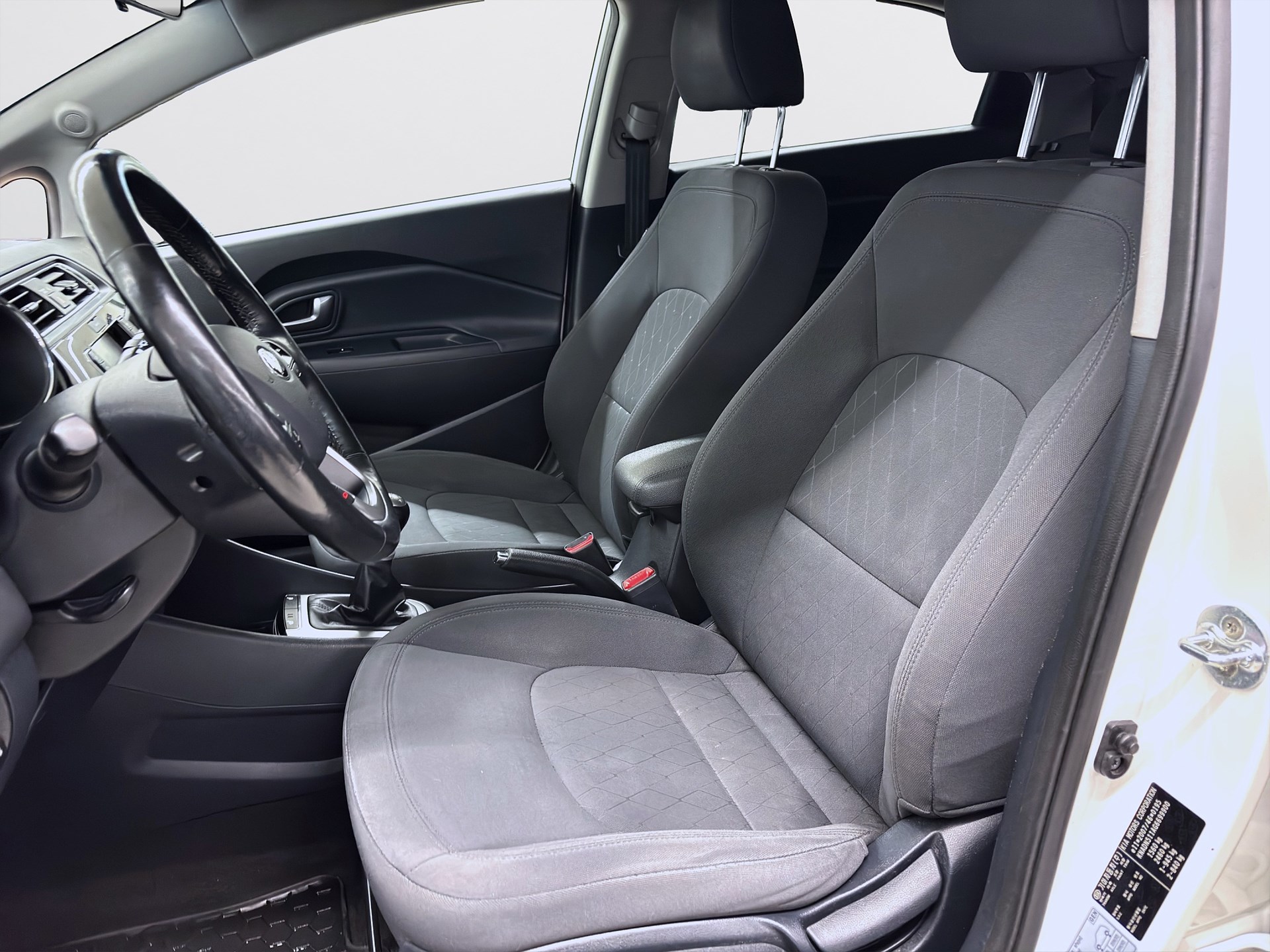 Kia Rio 5-dörrar 1.2 CVVT Manuell 84hk Navi B-Kamera PDC