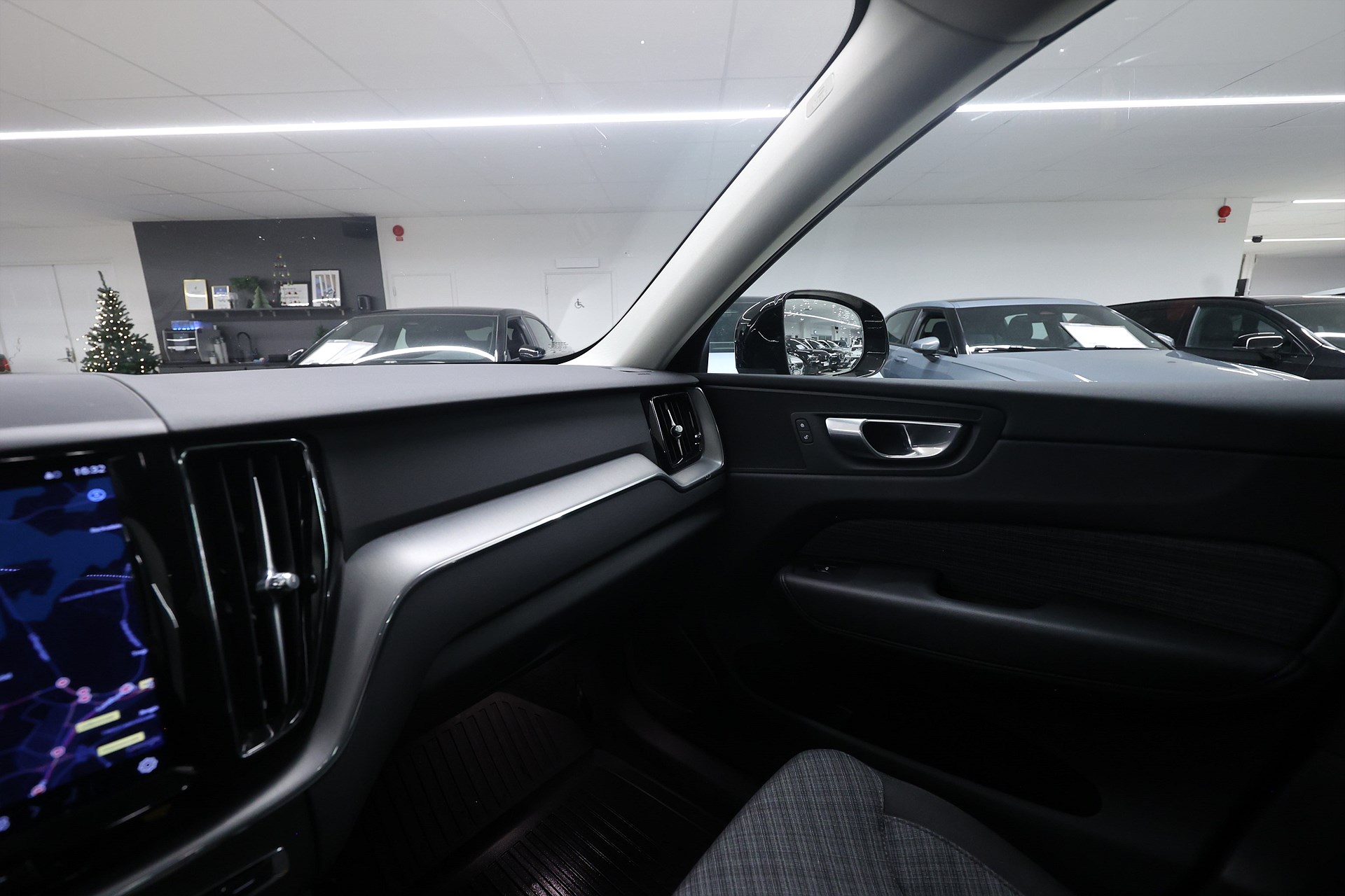 Volvo XC60 Recharge T6 AWD 350hk *Hjulkampanj!* Core Drag