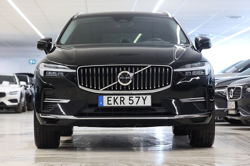 Volvo XC60 Recharge T6 AWD 340hk Momentum Pano Navi Drag