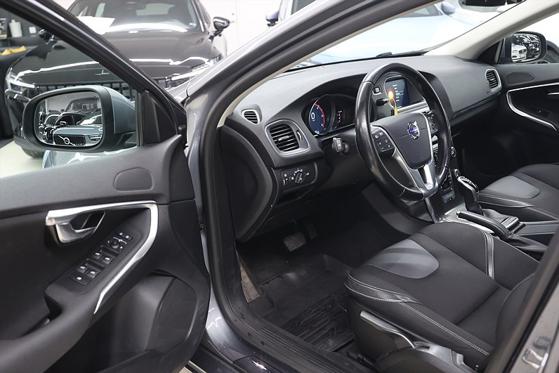 Volvo V40 D3 150hk *Hjulkampanj!* Momentum Drag Värmare