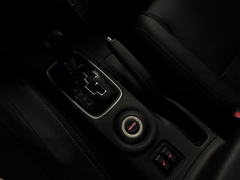 Mitsubishi Outlander DI-D 4WD 7-sits Drag Kamera 2015, vit – bild 11 av 23, begagnad hos Niber i Järfälla