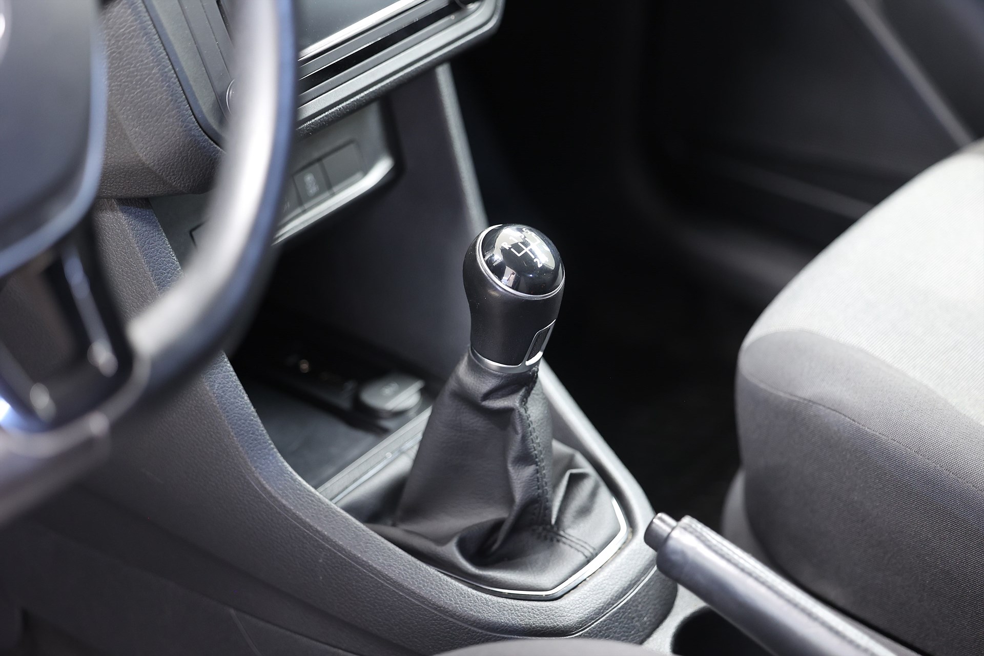 Volkswagen Caddy 2.0 TDI Värmare Carplay Drag LEASBAR