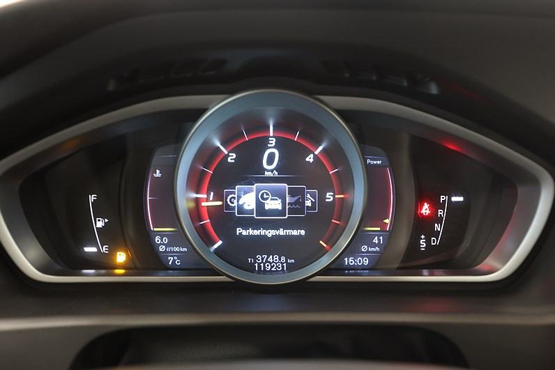 Volvo V40 D2 120hk R-Design Pano PDC Drag Värmare