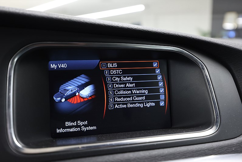 Volvo V40 D3 150hk Aut Summum Teknik Pkt Skinn Värmare