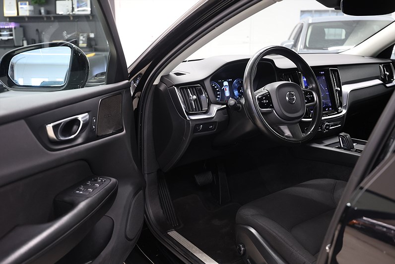 Volvo V60 B4 Cross Country 197hk *Hjulkampanj!* Momentum H/K