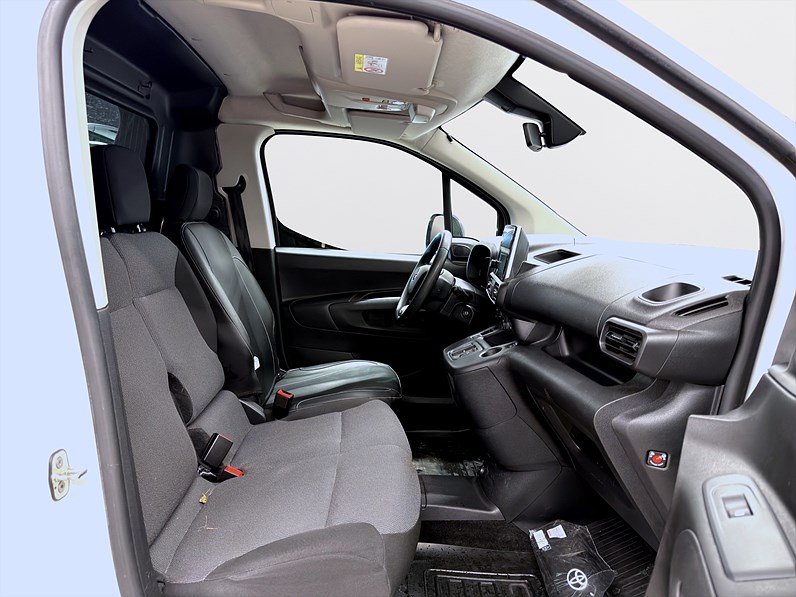 Toyota ProAce City Electric 50 kWh 136hk Helg på Moberg! V-inrett Drag Navi