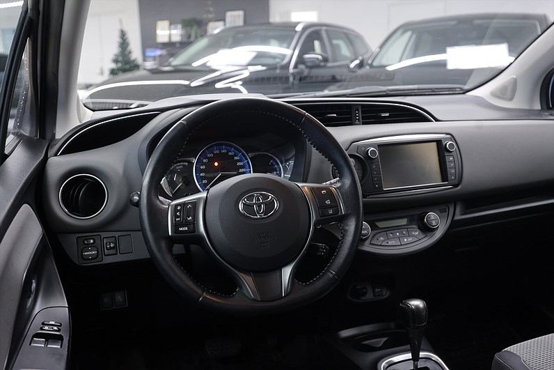 Toyota Yaris Hybrid 101hk Active B-kamera PDC Farth