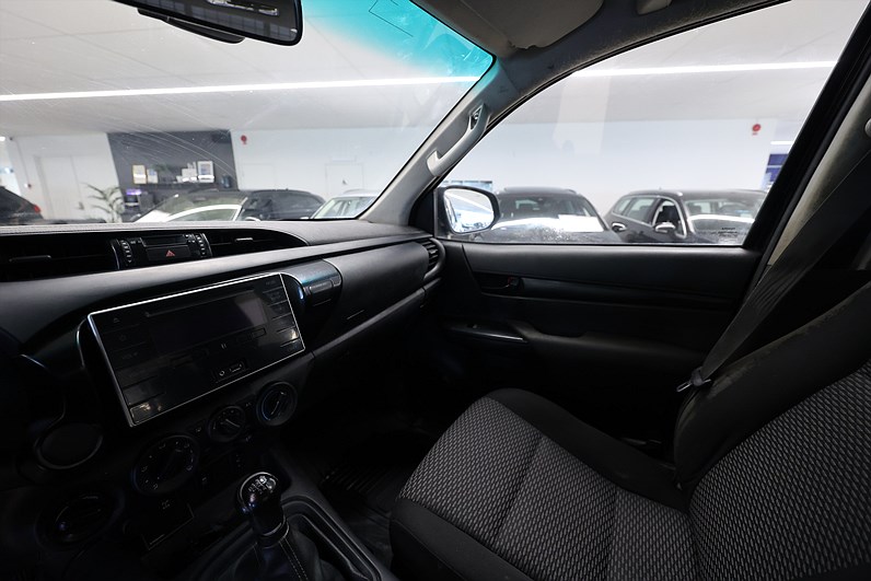 Toyota Hilux Dubbelhytt 2.4 AWD 150hk Dragkrok LEASEBAR