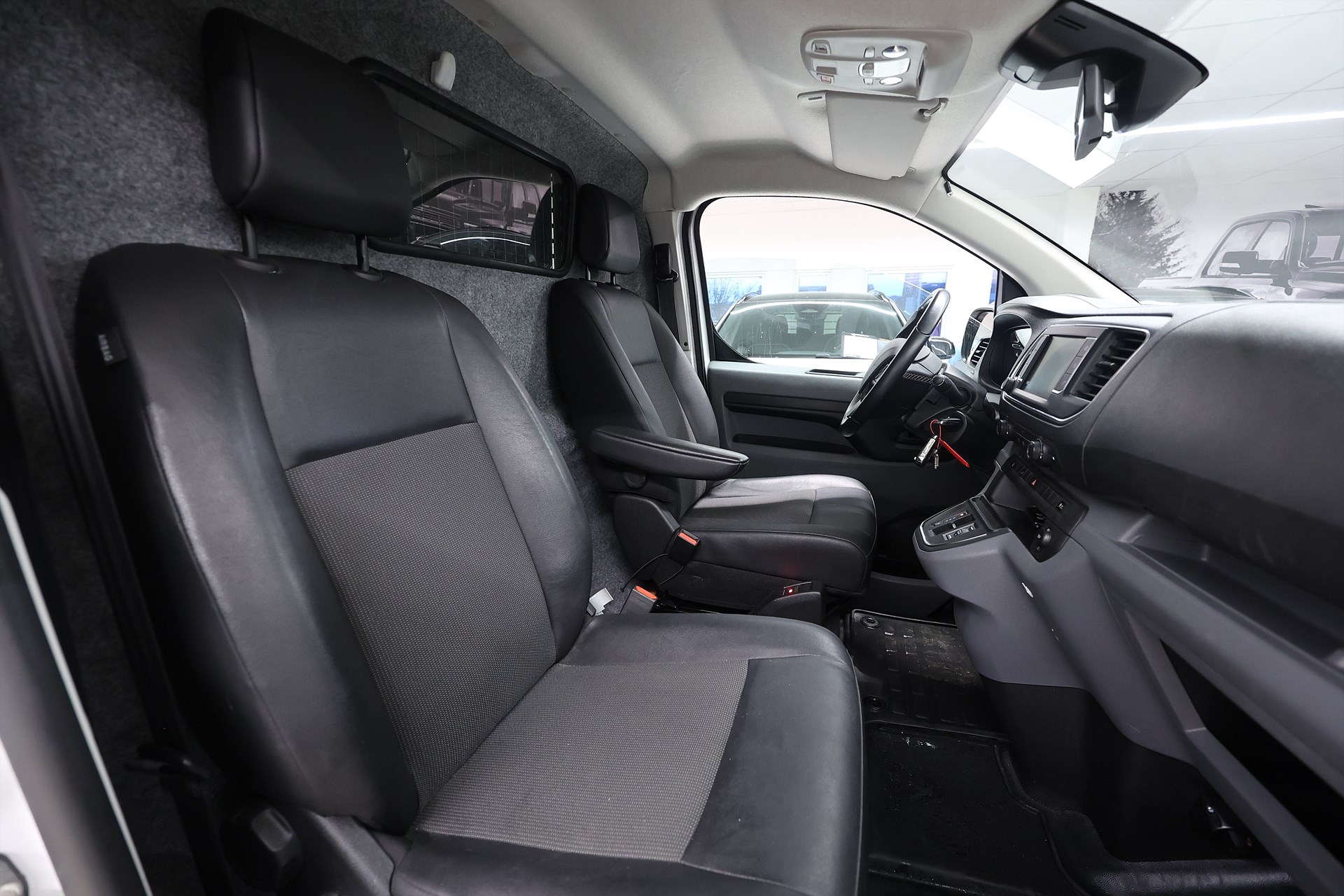 Peugeot e-Expert 75 136hk *Kampanj!* L2 V-inrett Drag MOMS