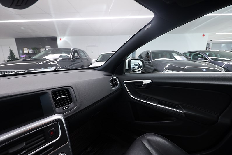Volvo V60 D4 190hk Summum Värmare B-kamera Navi Skinn