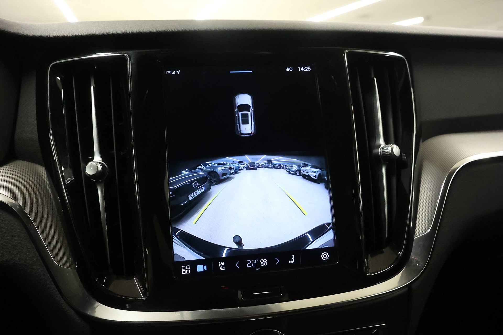 Volvo V60 Recharge T6 AWD 350hk Core H/K Läder Keyless Navi Drag