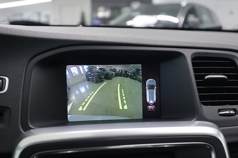 Volvo V60 D4 190hk Summum Värmare B-kamera Navi Skinn