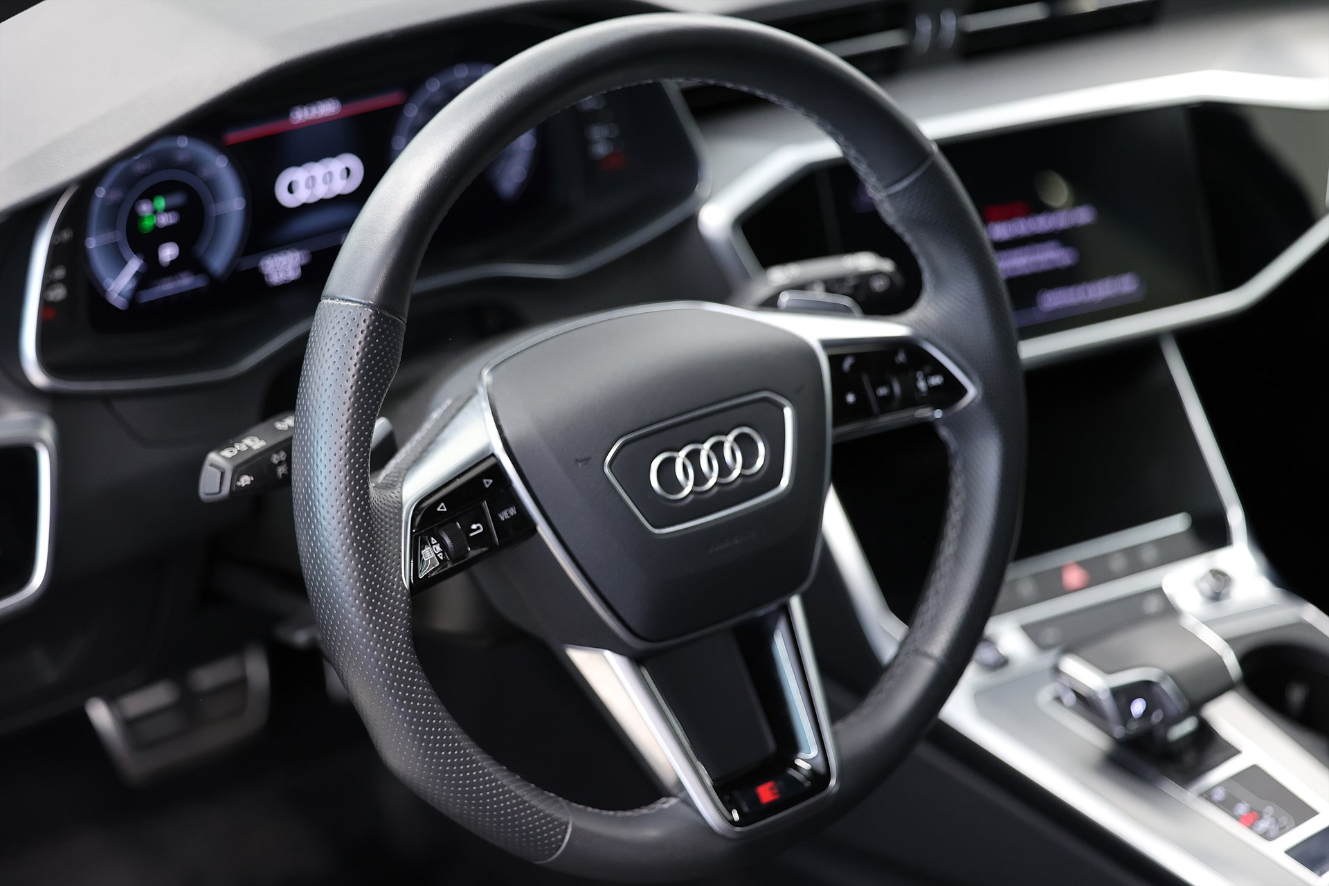 Audi A6 Avant 55 TFSI e Q S Line Svart Optik Drag Cockpit MOMS