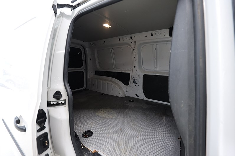 Volkswagen Caddy Maxi 2.0 TDI 102hk Värmare Drag MOMS