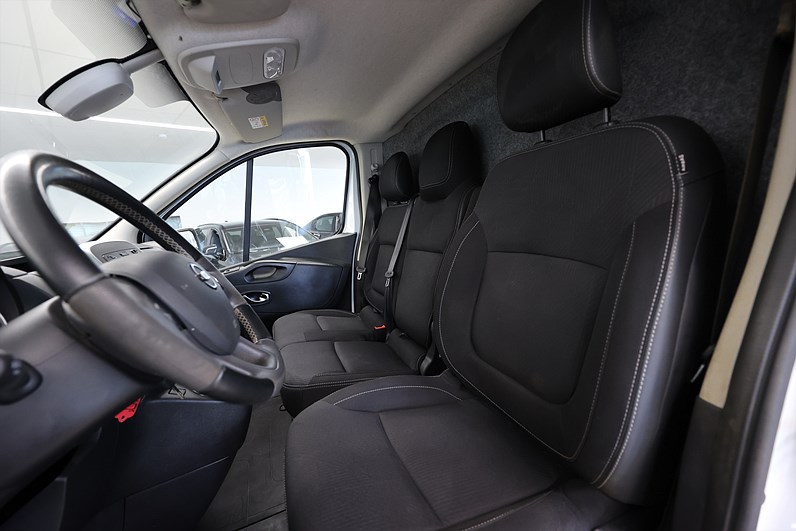 Nissan NV300 1.6 DCI 145hk L2 B-kamera Drag Navi LEASEBAR