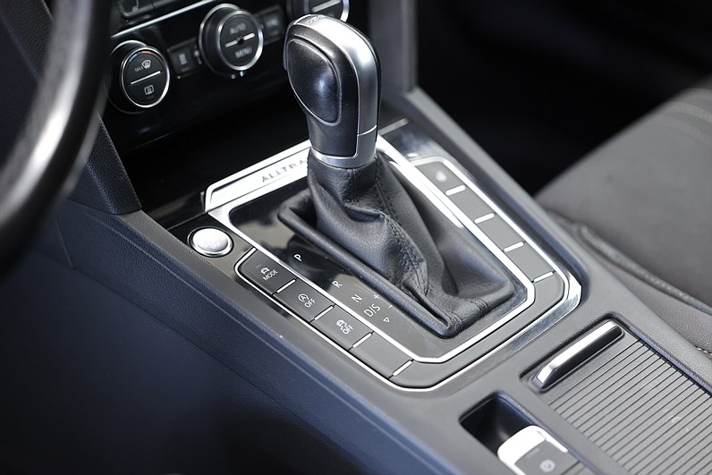 Volkswagen Passat Alltrack 2.0 TDI 4M B-kamera Värmare Carplay