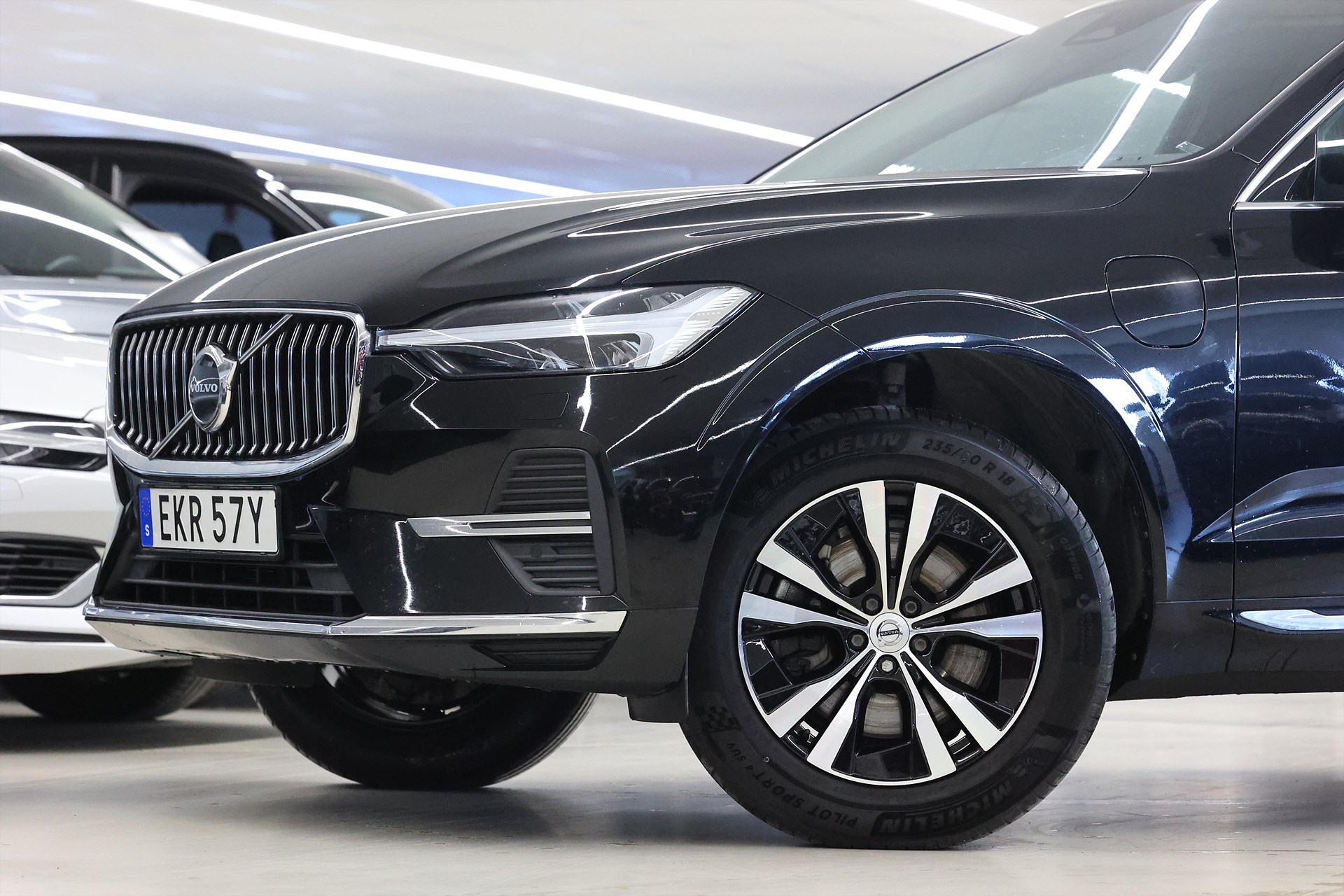 Volvo XC60 Recharge T6 AWD 340hk Momentum Pano Navi Drag