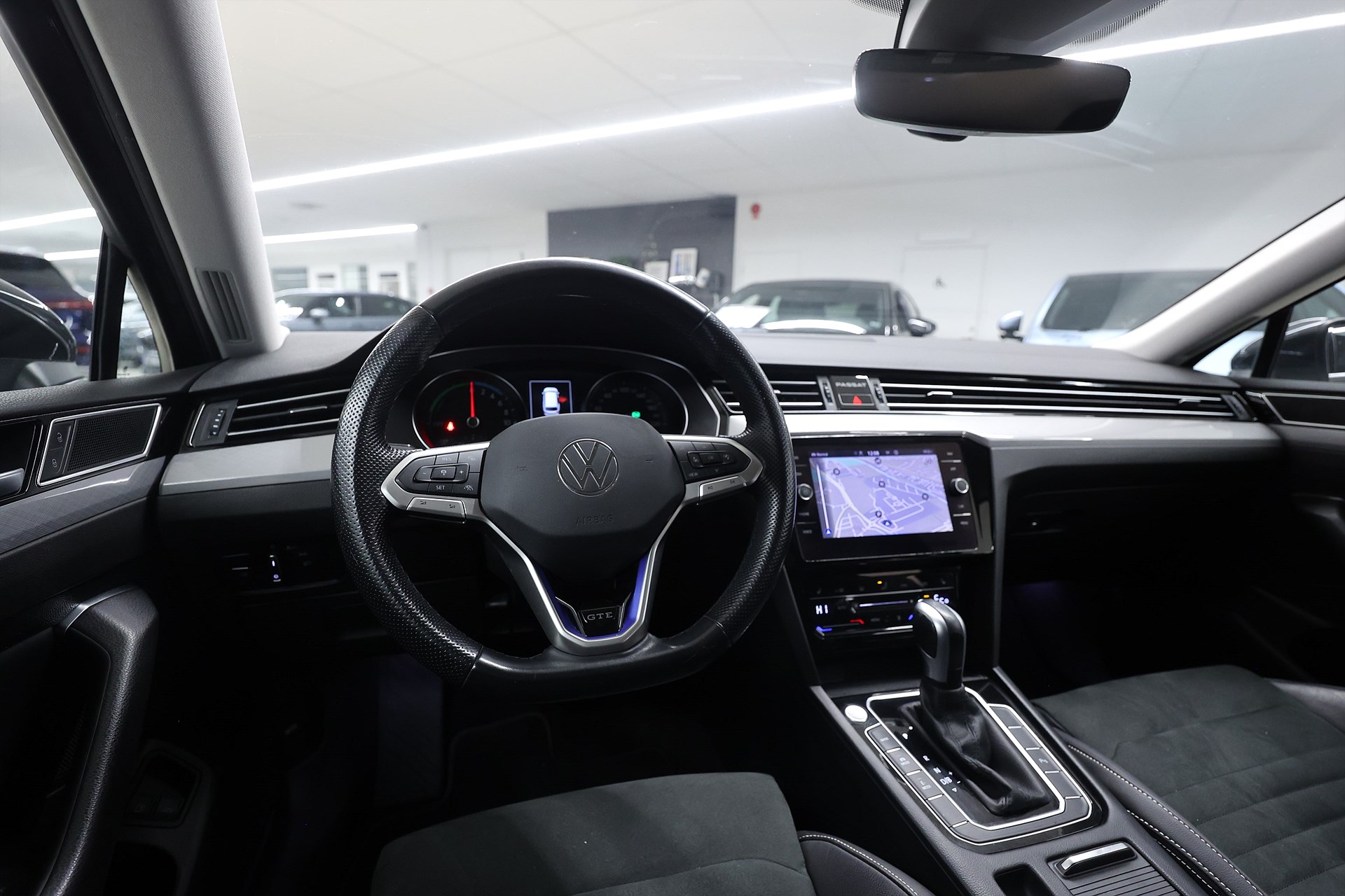 Volkswagen Passat SC 1.4 TSI 218hk *Hjulkampanj!* GTE Värmare Navi Drag MOMS