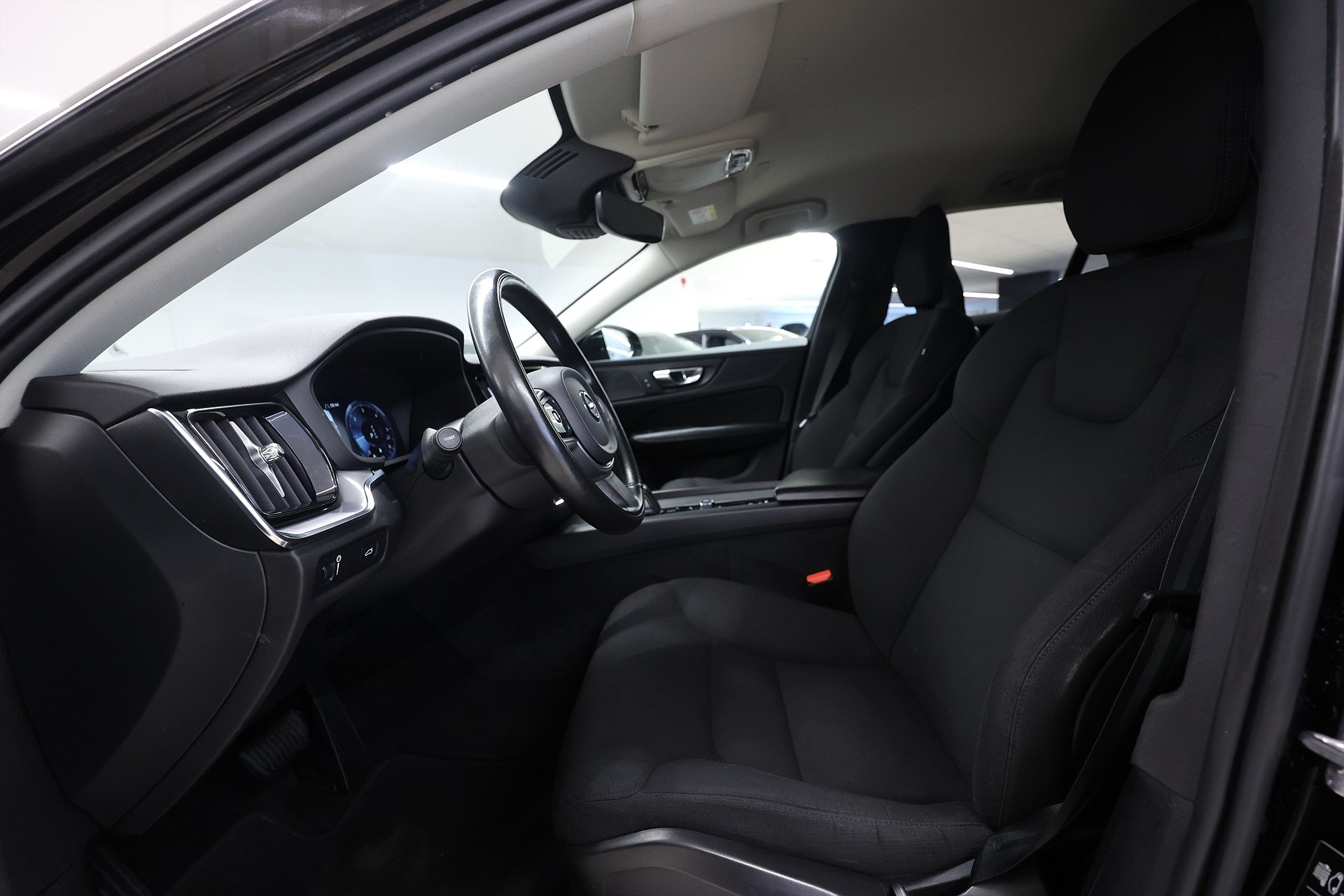 Volvo V60 B4 Cross Country 197hk *Hjulkampanj!* Momentum H/K