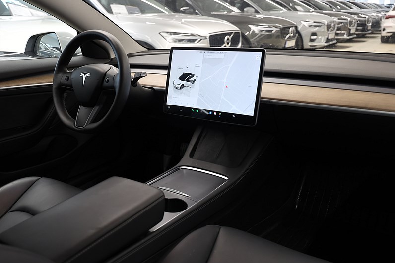 Tesla Model 3 Standard Range 283hk Pano Läder Navi B-Kamera Keyless