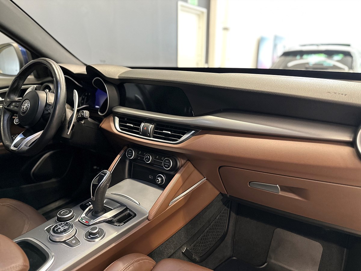 Alfa Romeo Stelvio – bild 12