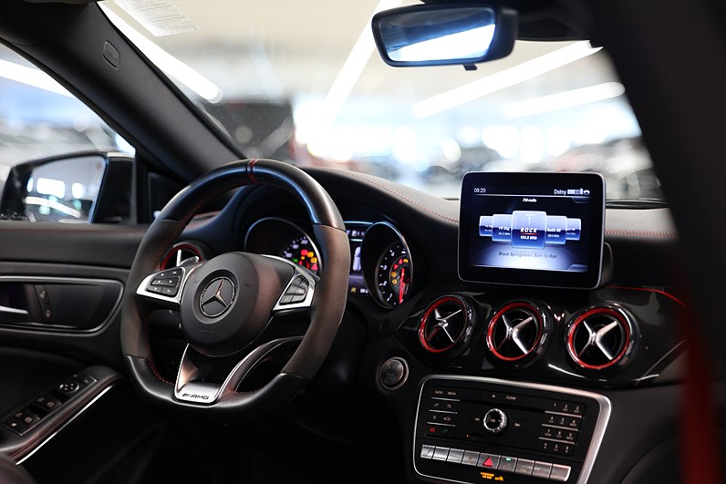 Mercedes-Benz AMG CLA 45 4M 381hk Pano H/K Skalstolar