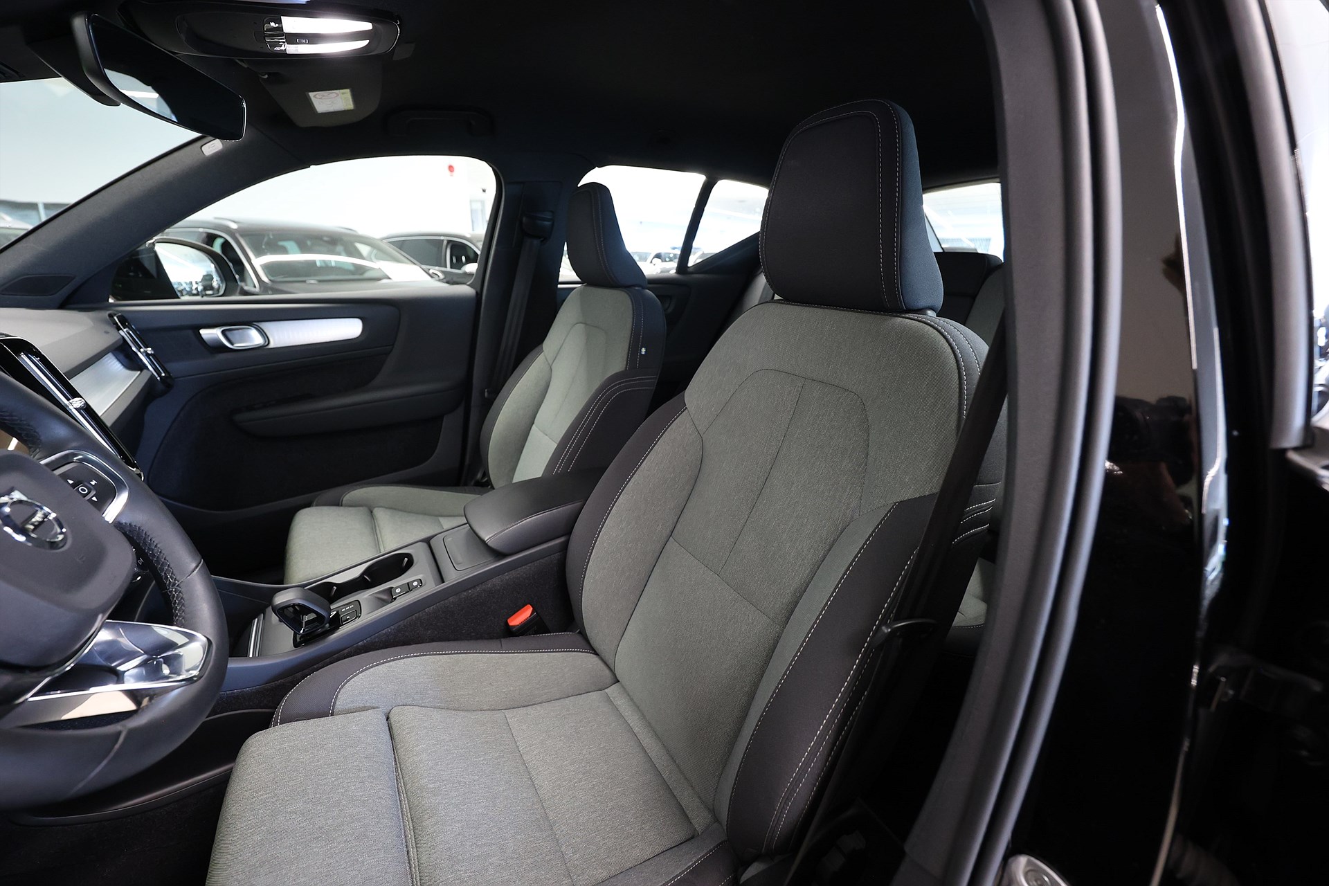 Volvo XC40 B4 AWD 197hk Core B-Kamera Keyless MOMS