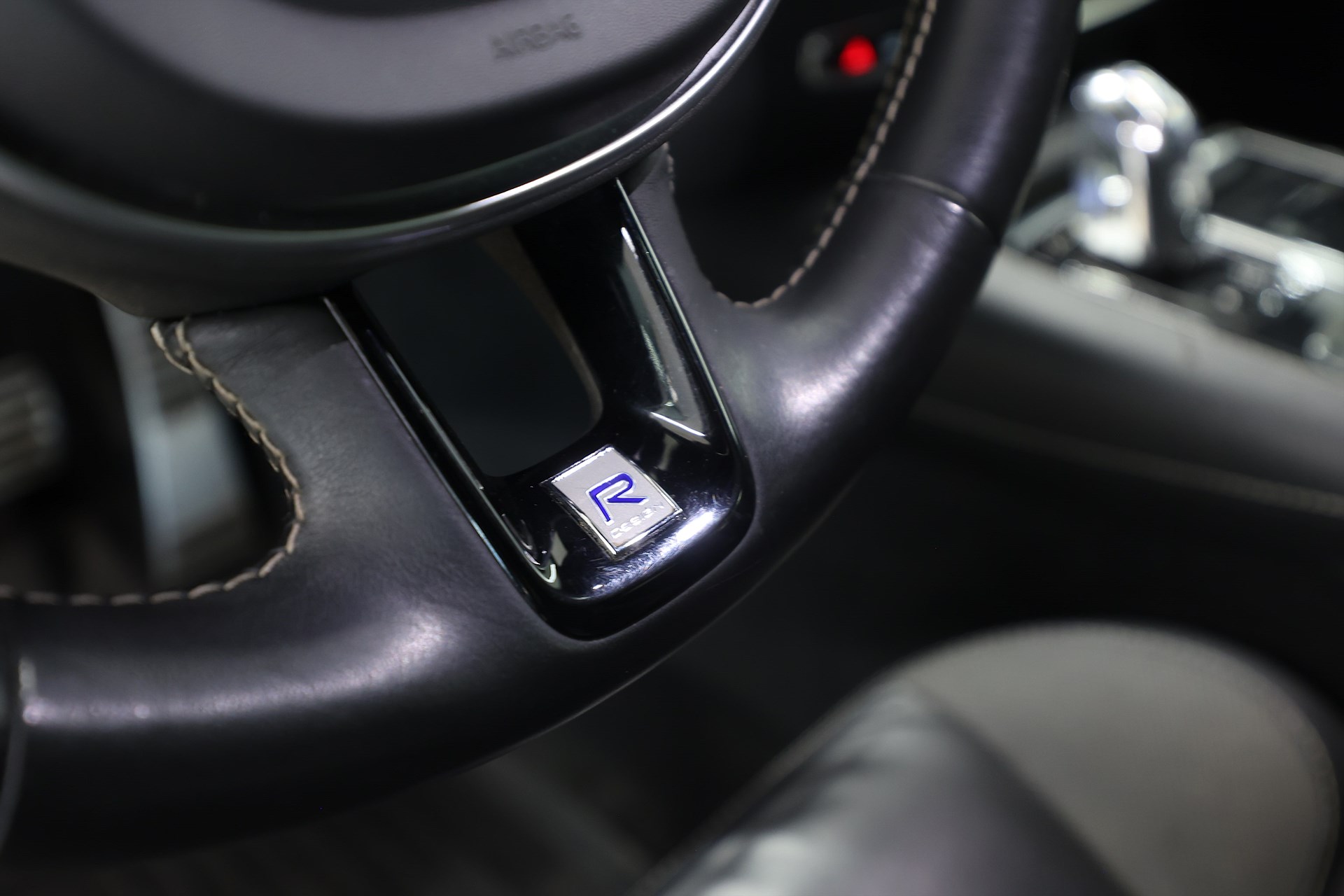 Volvo V60 Recharge T8 AWD 392hk R-Design Pano Drag Navi