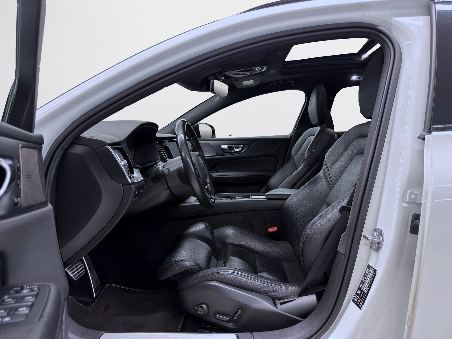 Volvo V60 T4 190hk R-Design H/K HUD Drag 360 Pano Navi
