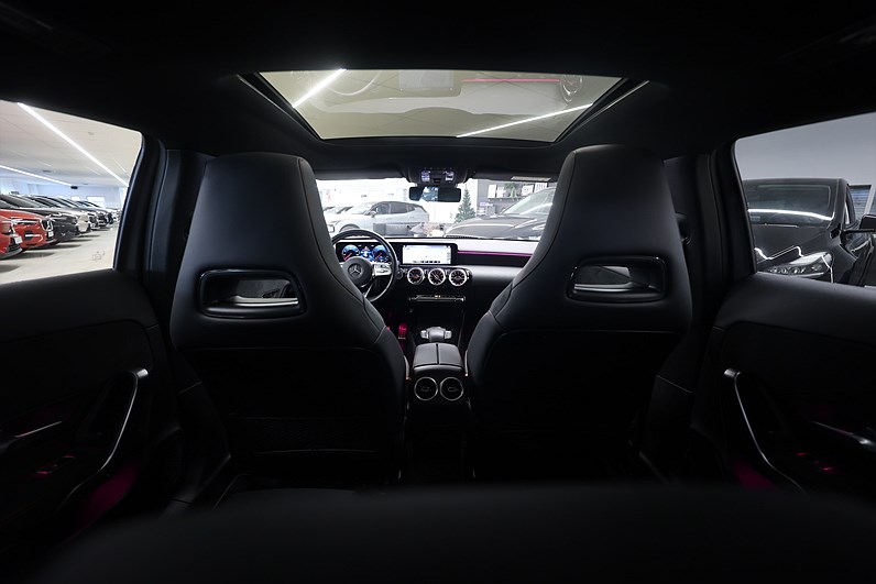 Mercedes-Benz A 250 e 218hk AMG Line Pano Värmare Keyless