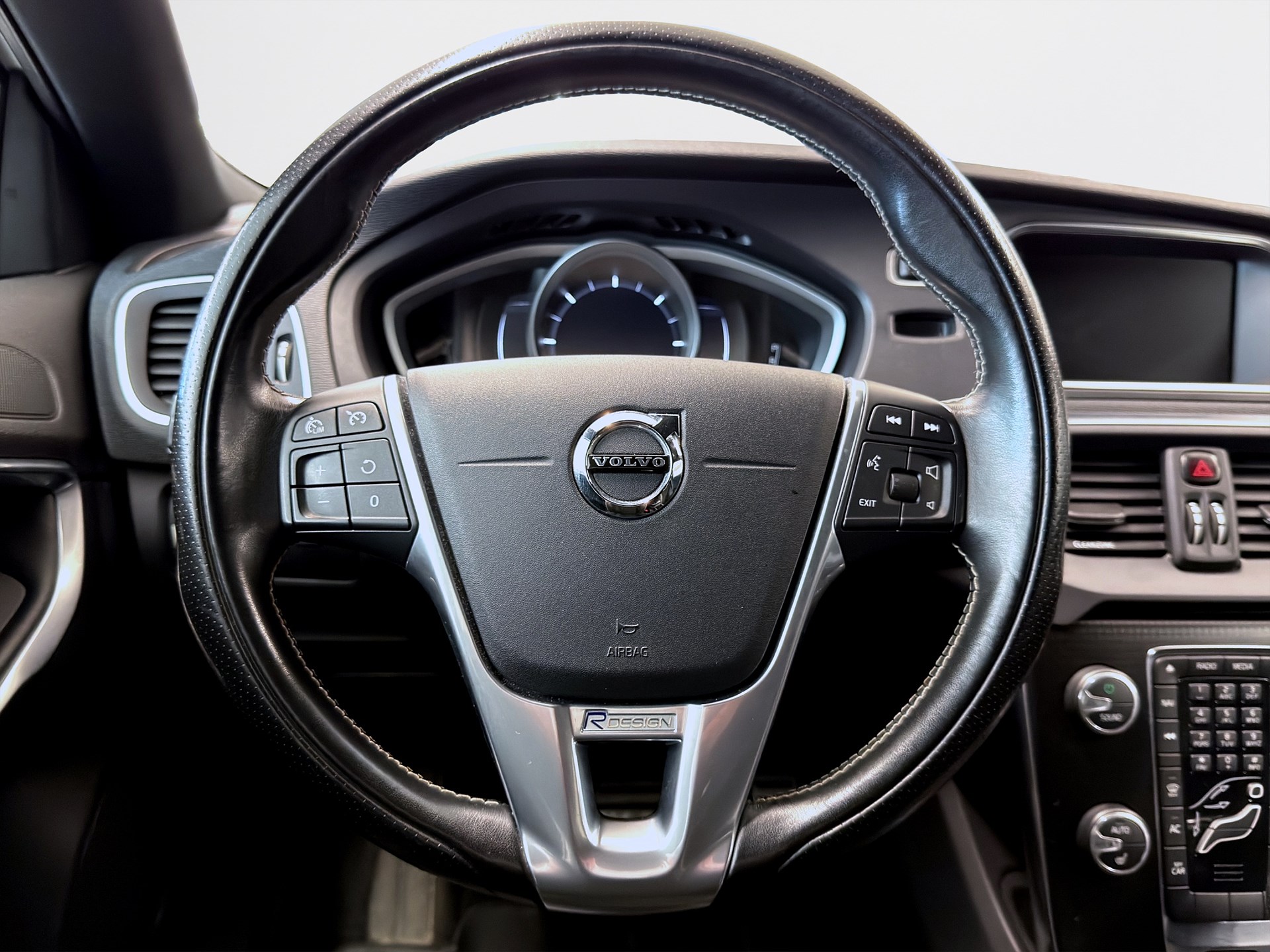 Volvo V40 D4 190hk R-Design PDC Keyless Drag LED