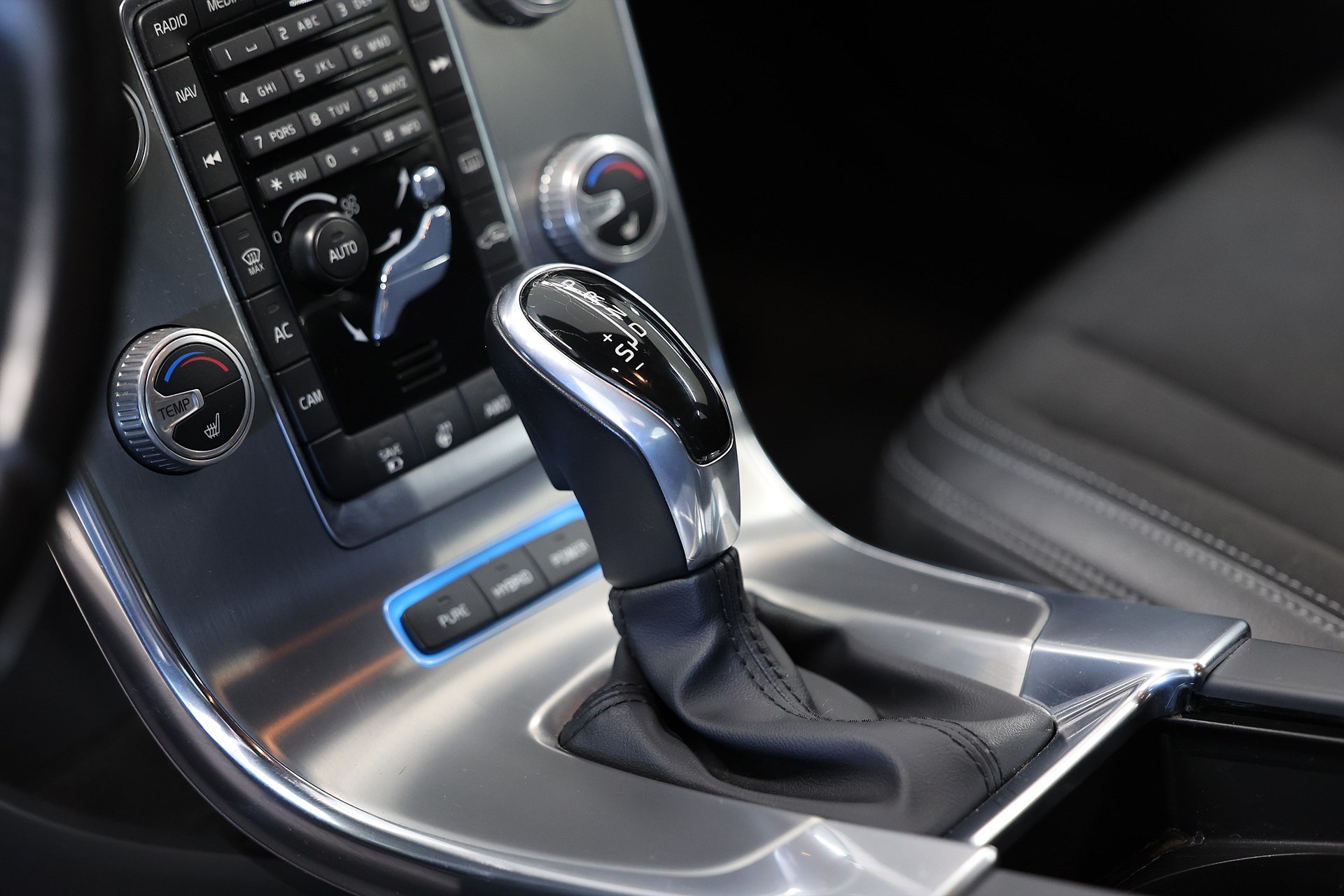Volvo V60 D5 AWD Plug-in AWD Momentum B-Kamera Drag