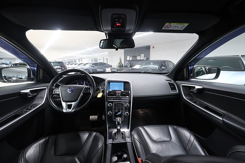 Volvo XC60 D4 190hk *Hjulkampanj!* R-Design Navi PDC Drag Värmare Drag