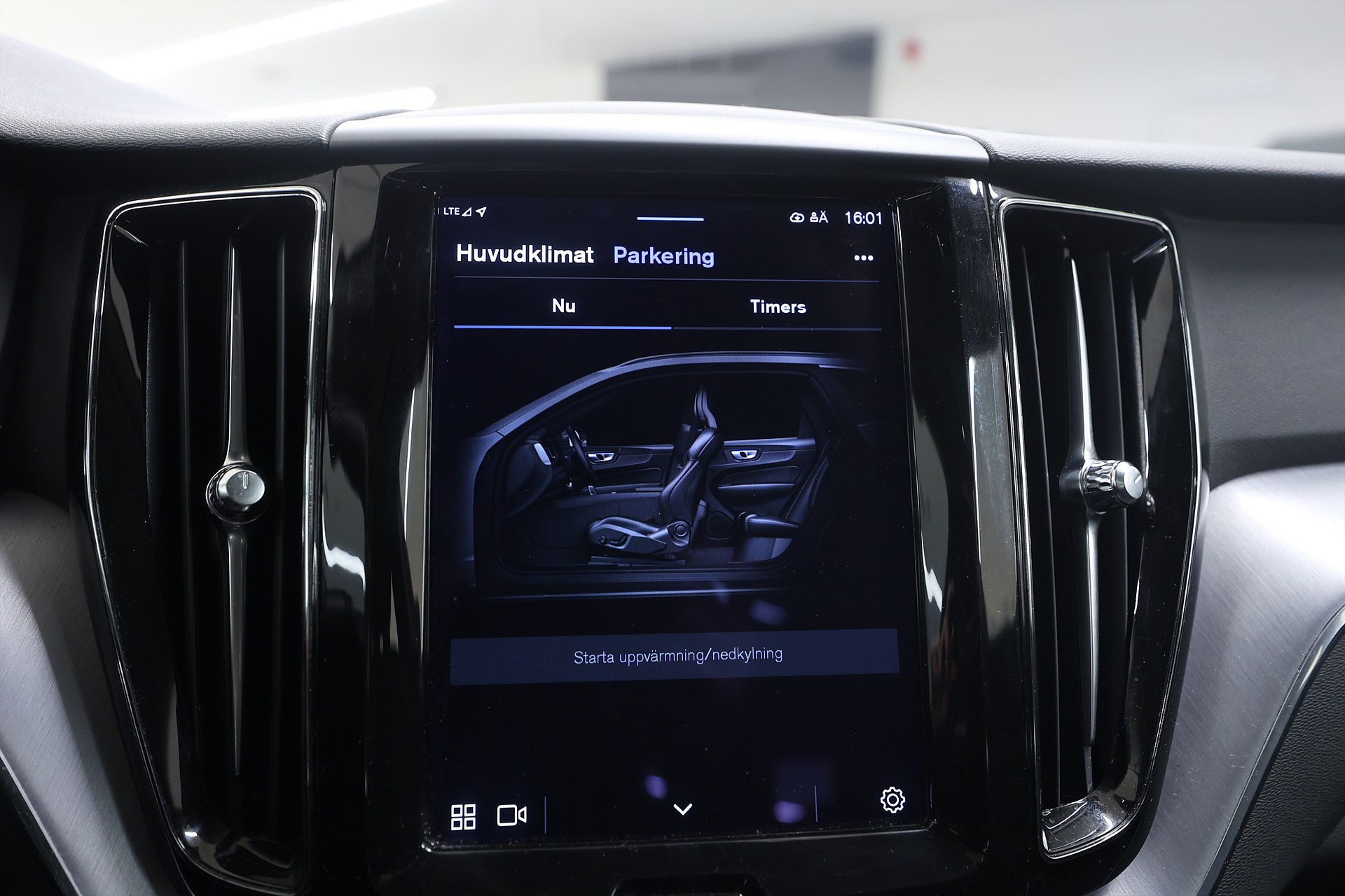 Volvo XC60 Recharge T6 AWD 340hk Momentum Pano Drag