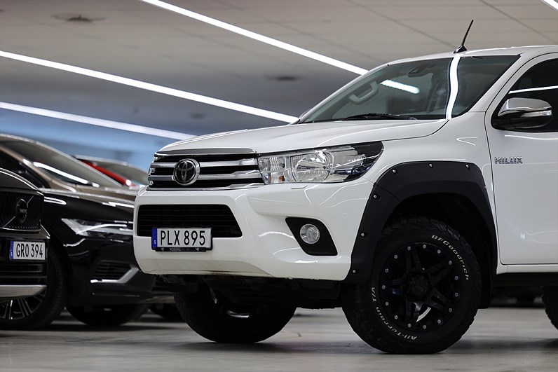 Toyota Hilux Dubbelhytt 2.4 AWD 150hk Invicible Drag Flaklock