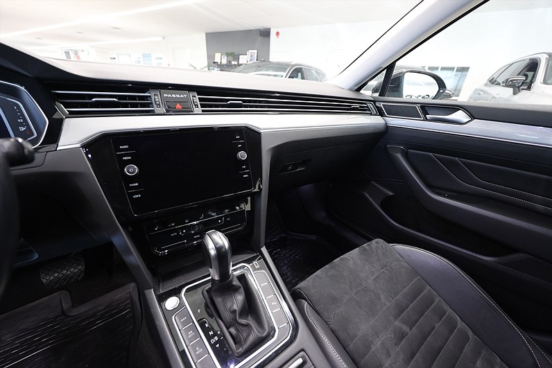 Volkswagen Passat GTE IQ Cockpit B-kamera Drag Värmare MOMS