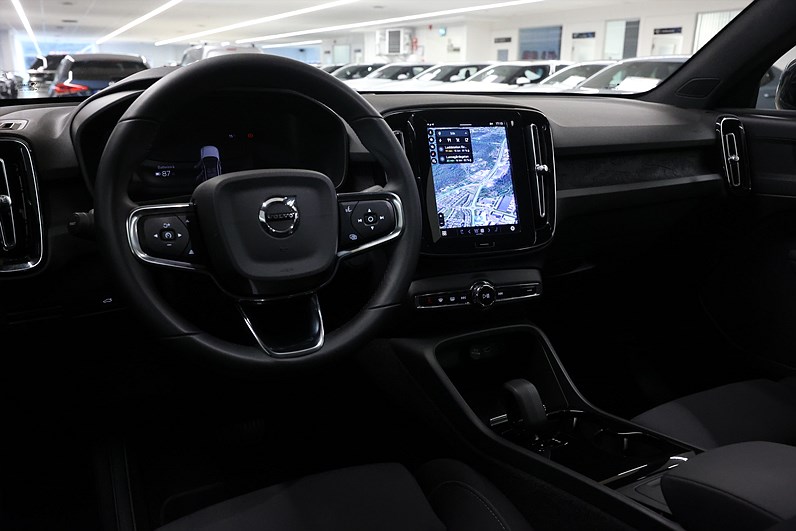 Volvo C40 Recharge Twin motor AWD 408hk Core Pano Drag