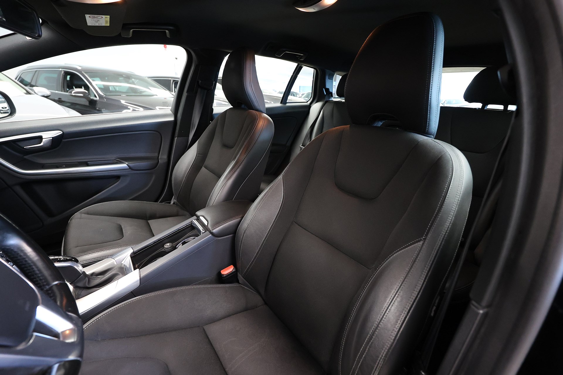 Volvo V60 D5 AWD Plug-in AWD Momentum B-Kamera Drag